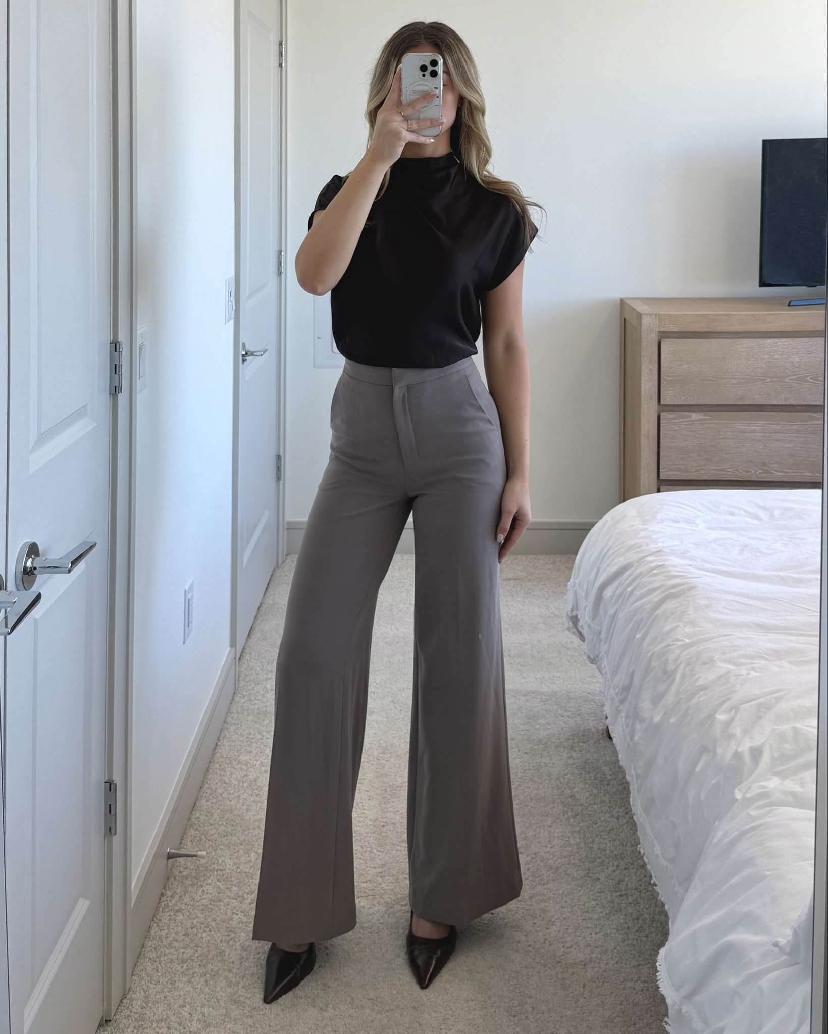 my fav top and pants go the office @aritzia #aritziapartner 

#LTKootd #LTKWorkwear