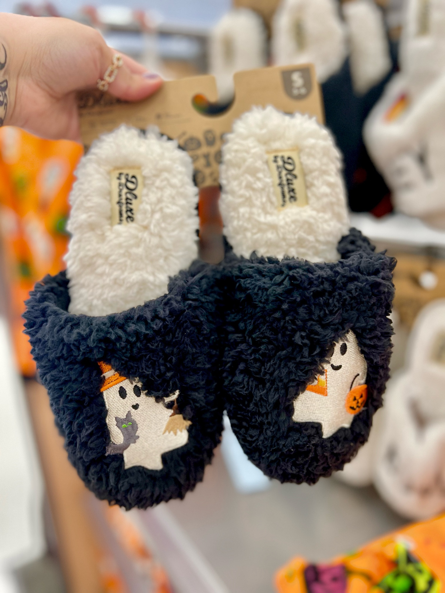 dluxe by dearfoams Women's Ghost Slide Slippers - Black


#LTKSeasonal #LTKShoeCrush #LTKStyleTip