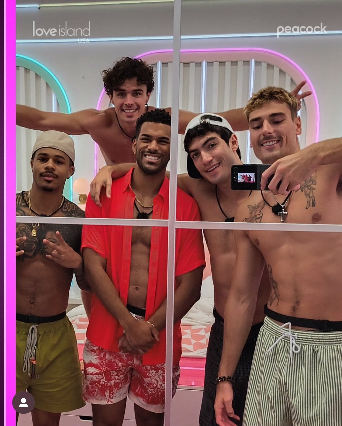 Red on red with the button down shirt and shorts! ❤️

#LTKActive #LTKMens #LTKTravel