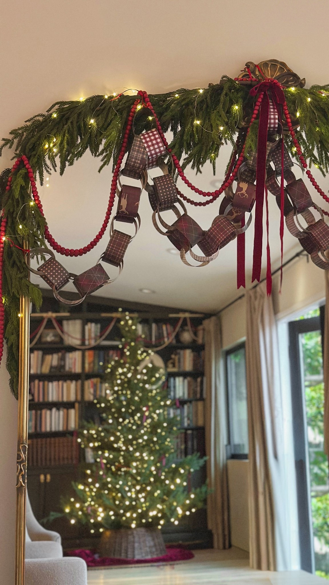 Holiday craft paper for DIY paper chains