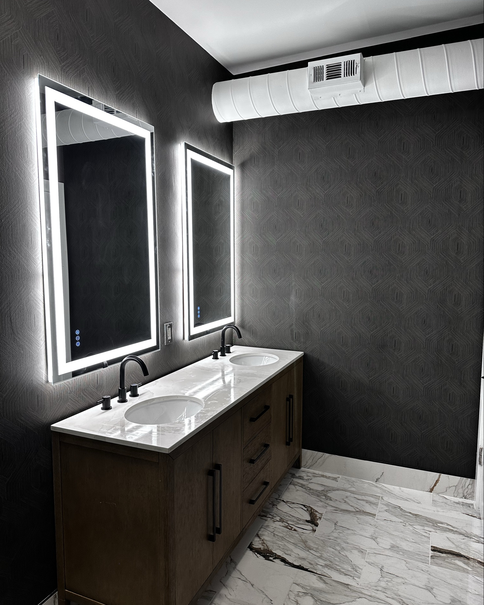 This stunning paper also comes in a cream color!! My current obsession!!

#LTKHome