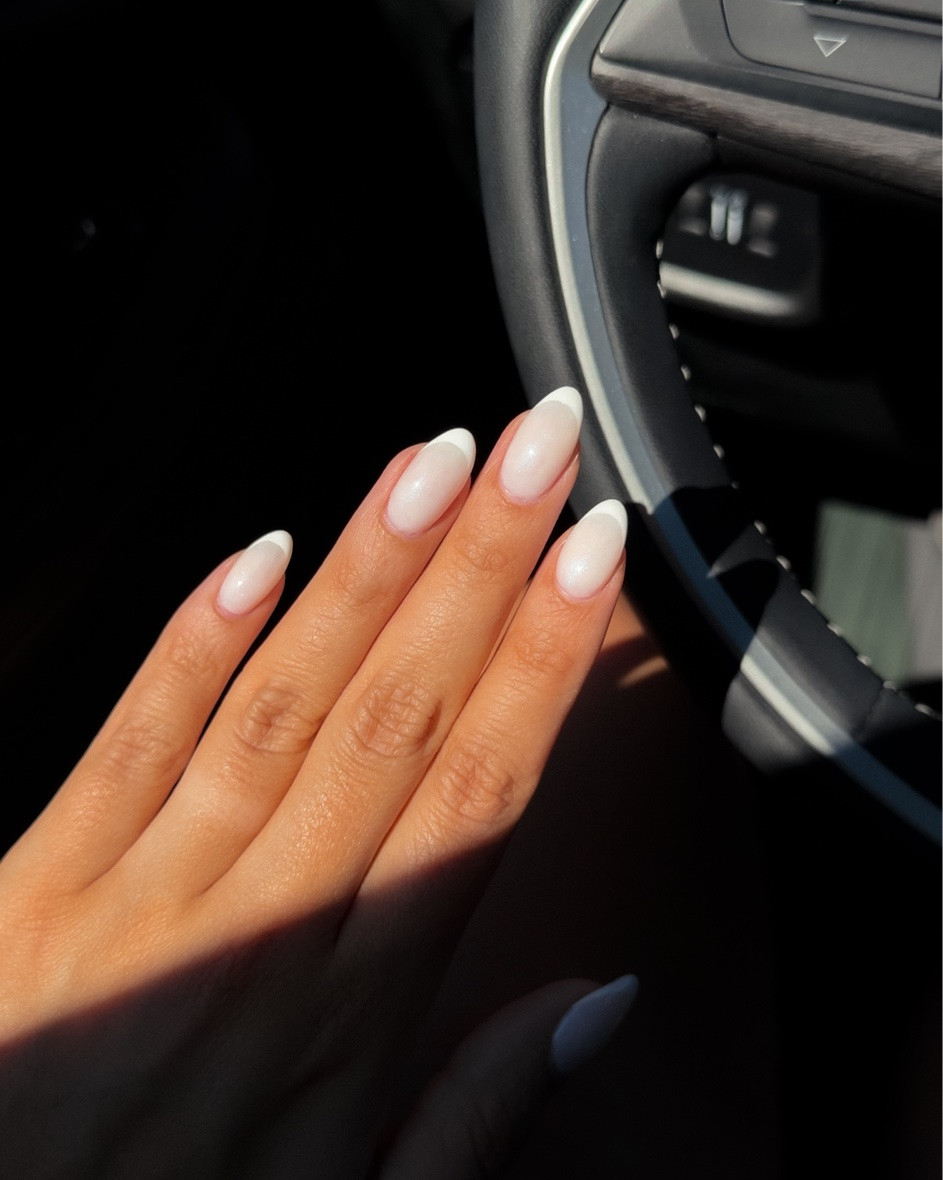 Milky french 🥛💅🏽

2 coats opi gel funny bunny
white french tips

#LTKBeauty
