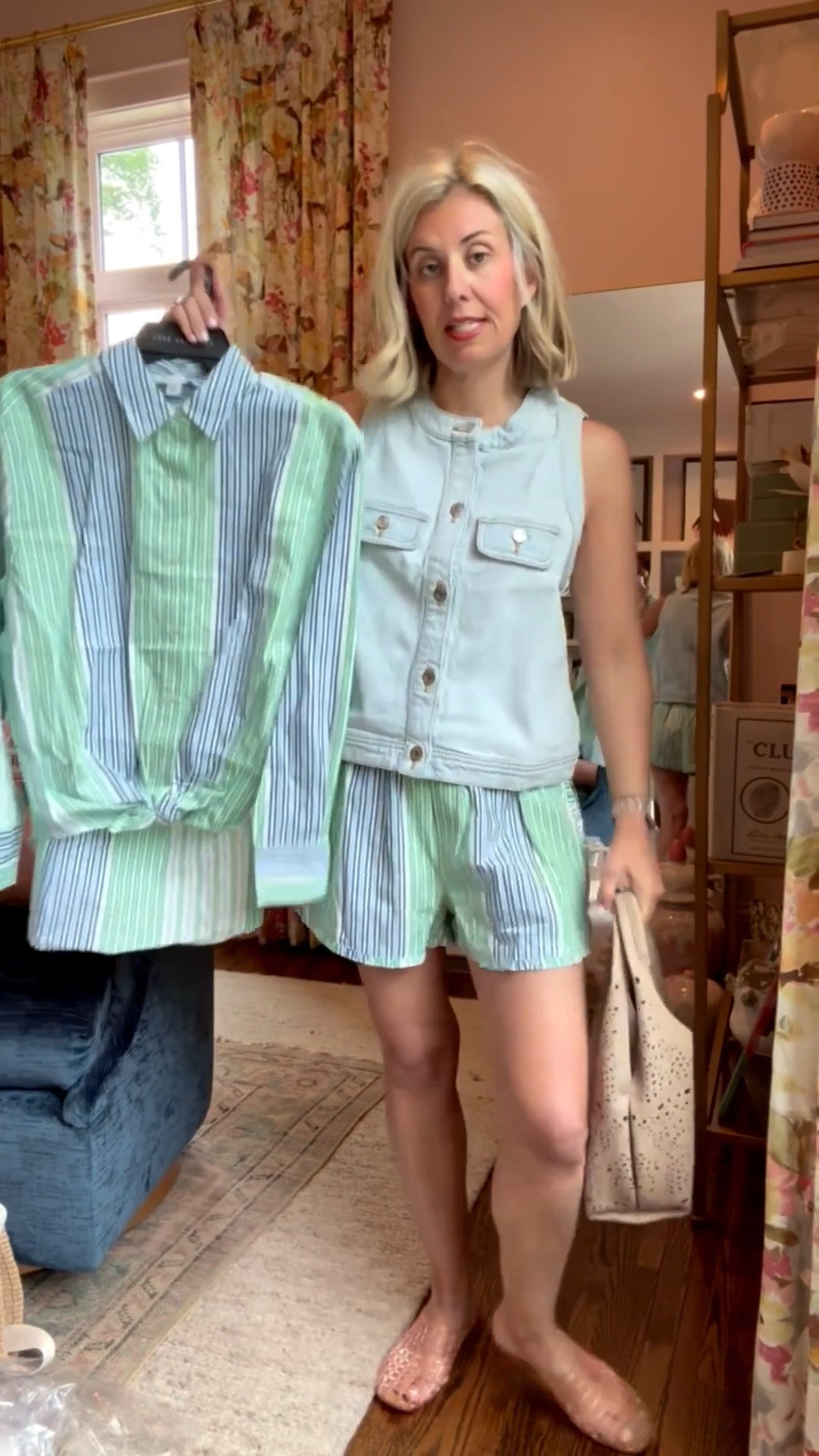 Ok cuteness overload….the details of these shorts are so cute. Do y’all like them as a set or with this denim top?
Tops - xs
Shorts - small (need xs)
Jelly’s - 8 tts
￼

#LTKdayinmylife #LTKxAbercrombie #LTKmorningroutine