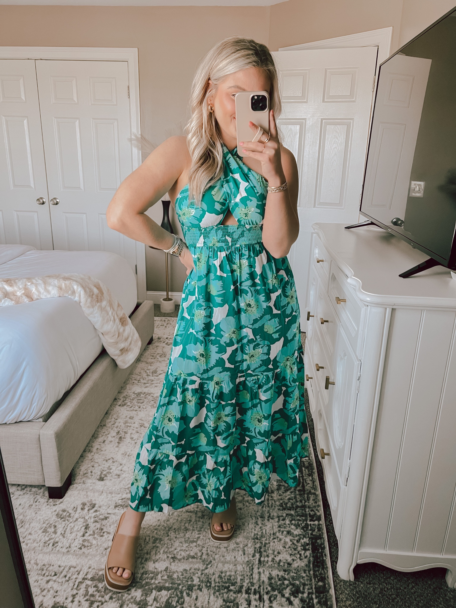 The perfect Amazon dress for spring, summer, & the beach 


Amazon / spring dress / tropical / floral 

#LTKSeasonal #LTKstyletip #LTKunder50