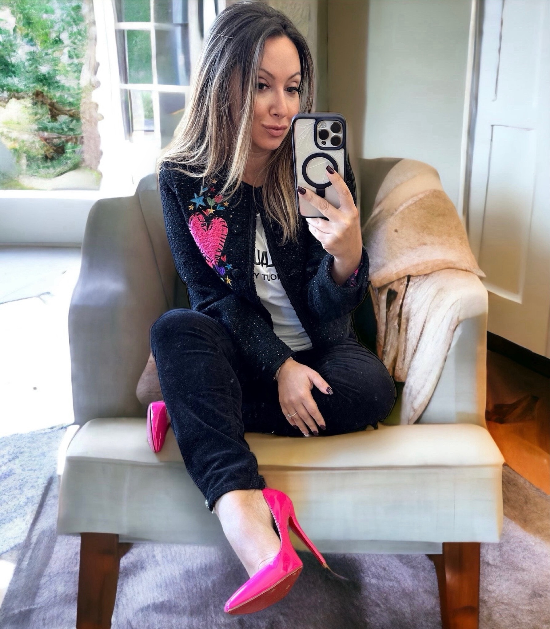 Wouldn’t this blazer with little cute heart be perfect for the Valentine’s Day work outfit? 

#LTKstyletip #LTKworkwear