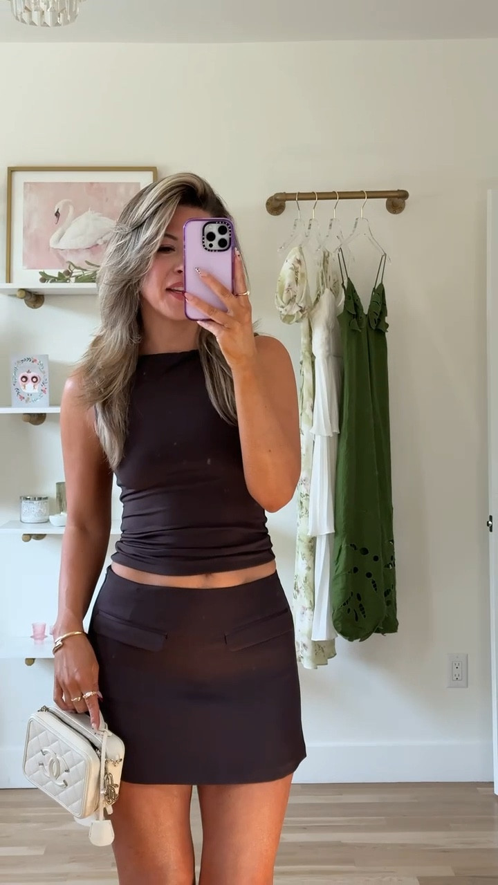 Dynamite fall event looks satin separates floral dress and gold jewelry @dynamiteclothing #dynamitepartner

Wearing my usual smalls

Wedding guest
Formal event
Black tie
Special occasion
Gold jewelry
Fall party
Satin mini skirt
Floral dress


#LTKSeasonal #LTKParties #LTKCon