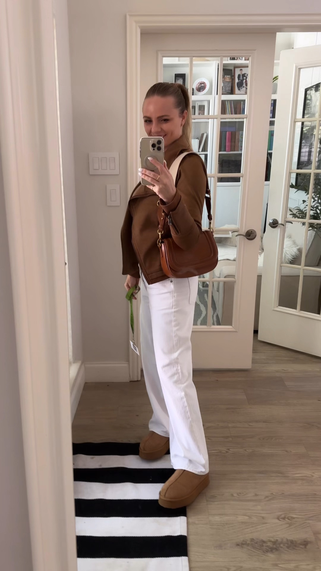 OOTD

White denim jeans 6
Slippers (UGG dupes) 8
Brown jacket M
Crop top M
Brown bag
VICI, Amazon, Zara
VICI code - ELENASAVE25

#LTKSaleAlert #LTKWatchNow #LTKStyleTip
