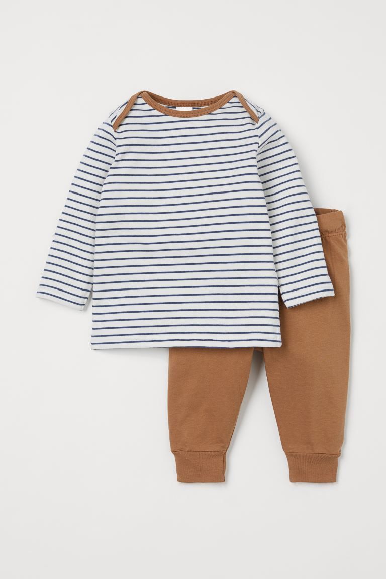 Set with a top and pants in soft, organic cotton jersey. Long-sleeved top with ribbing at necklin... | H&M (US + CA)