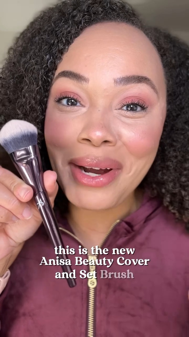 @anisabeauty has done it again! This brush is just like a powder puff, applying the powder right where you need it to set a smooth under eye ✨💜 *gifted*

How do you set your under eyes? Powder puff or brush? 

#JessicasBeautyBlog_  #anisabeauty #makeupbrush #chicagobeautyblogger

#LTKMidsize #LTKBeauty #LTKFindsUnder50