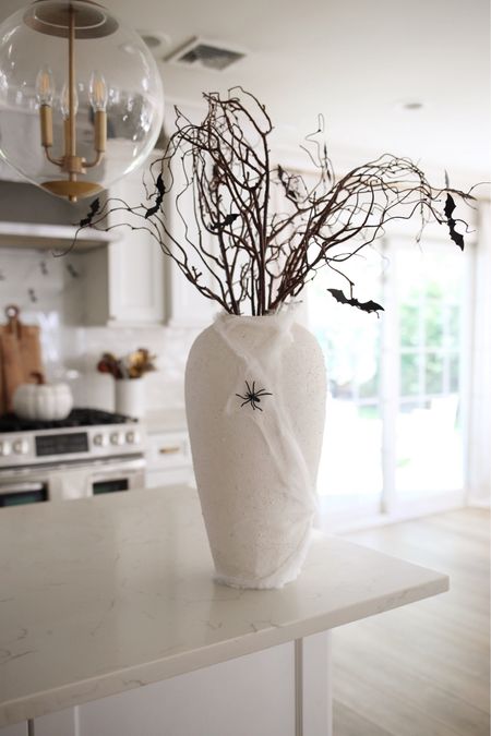 Minimalist Halloween Centerpiece 🖤🕷️

#LTKhome #LTKHalloween #LTKSeasonal