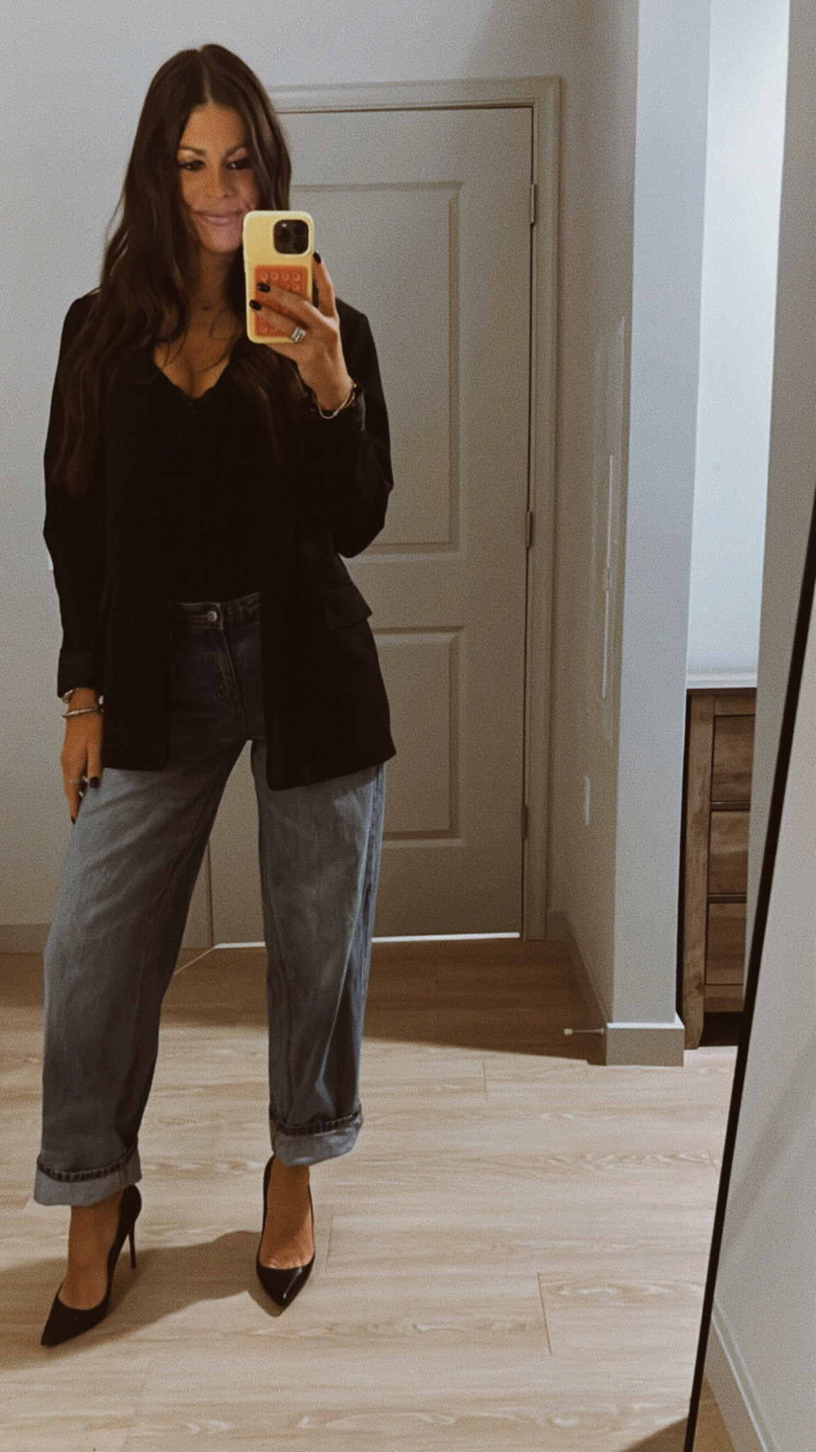 She’s been busy finding her fall staple to wear on repeat 🖤. •• I have the hardest time finding jeans, and always go for high rise. Lord knows what prompted me to try these mid rise 90s, but I’m obsessed + under $30 & come in 3 other additional washes 👖 . 

#LTKShoeCrush #LTKStyleTip #LTKFindsUnder100