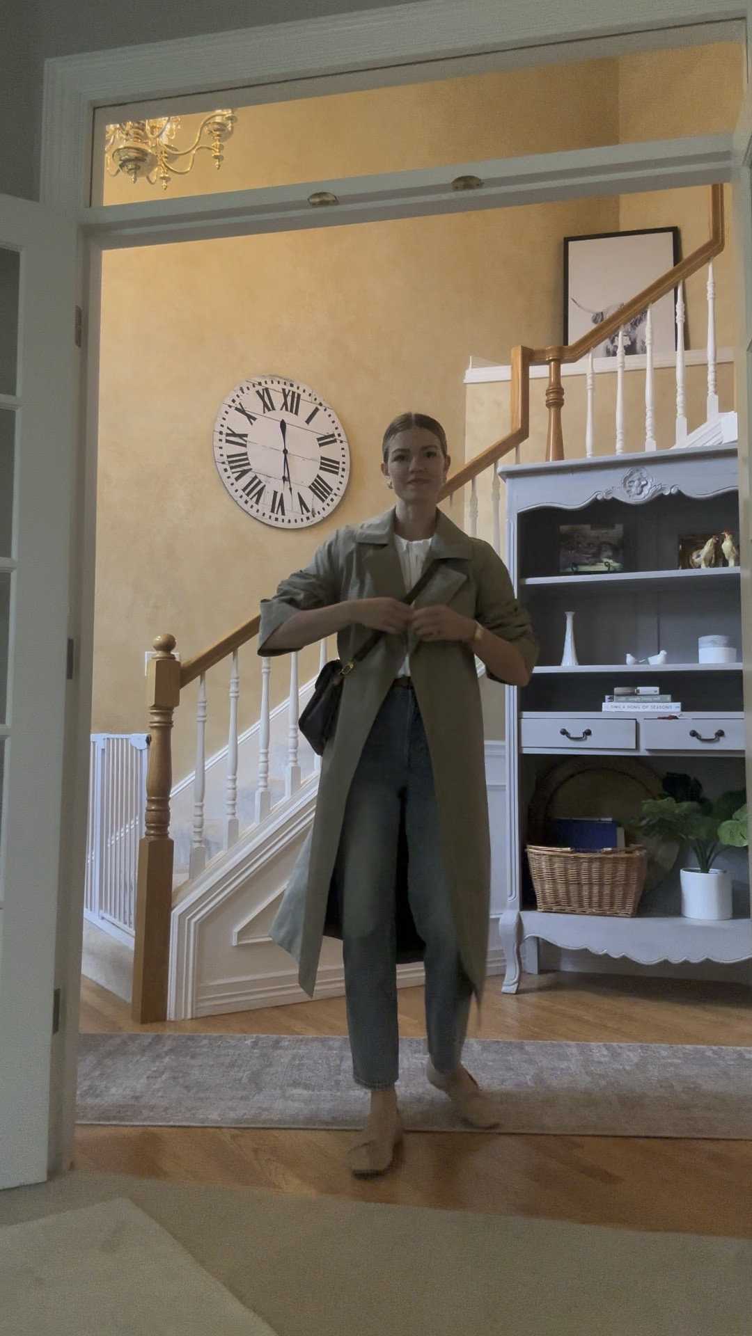 Love a good jeans and white top combo with ballet flats and a trench coat! Simple, classy, and elegant!

#LTKVideo