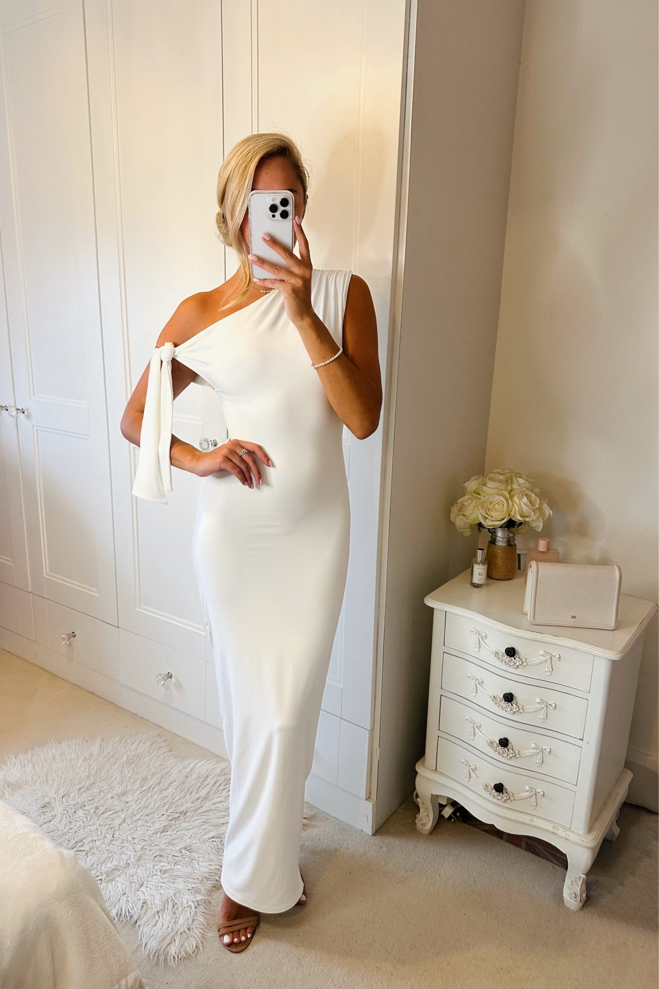 Classy vibes for Valentine’s🤍

#valentinesoutfit #whitedress #henoutfit #bridetobe #valentinesday 

#LTKuk #LTKdatenight #LTKFashionMonth