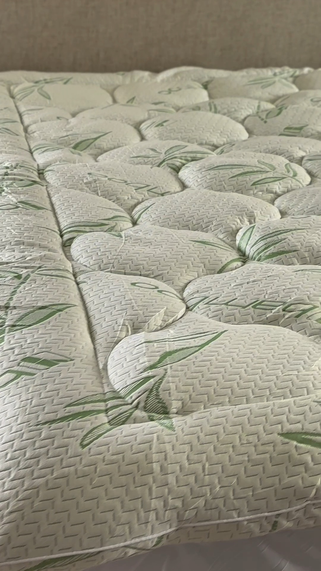 Waterproof mattress cover 