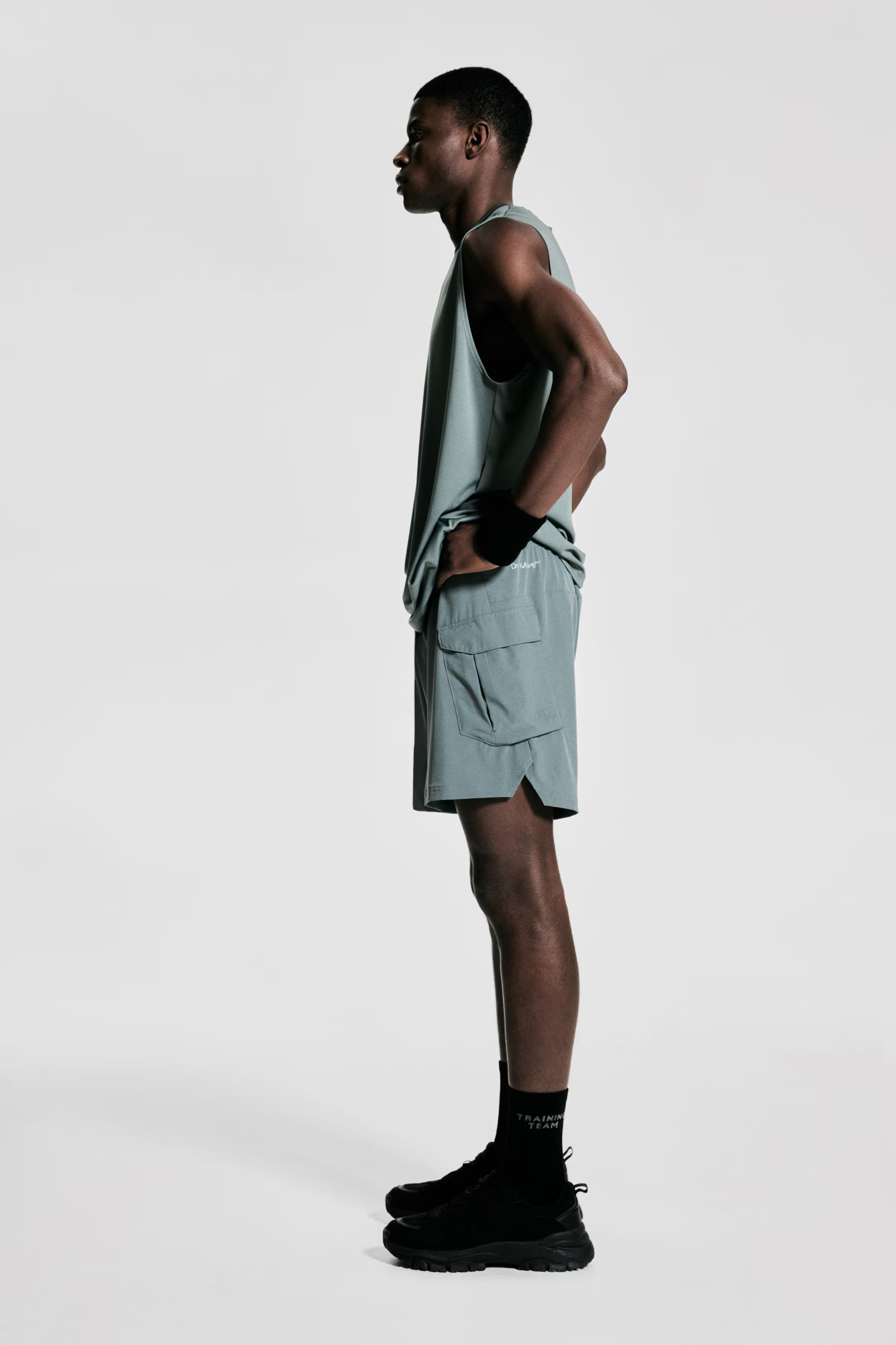 Mid-Length Cargo Sports Shorts with DryMove™ | H&M (US + CA)