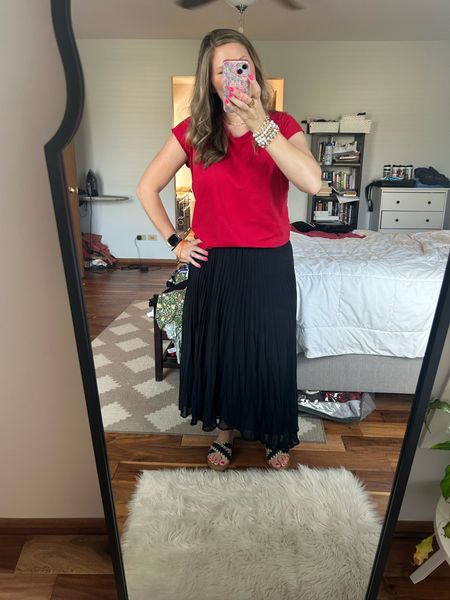 Teacher outfit I forgot to share last week! I have many versions of this combo - different color tees and skirts. It’s so easy to dress up down! 

#LTKWorkwear #LTKMidsize #LTKOver40