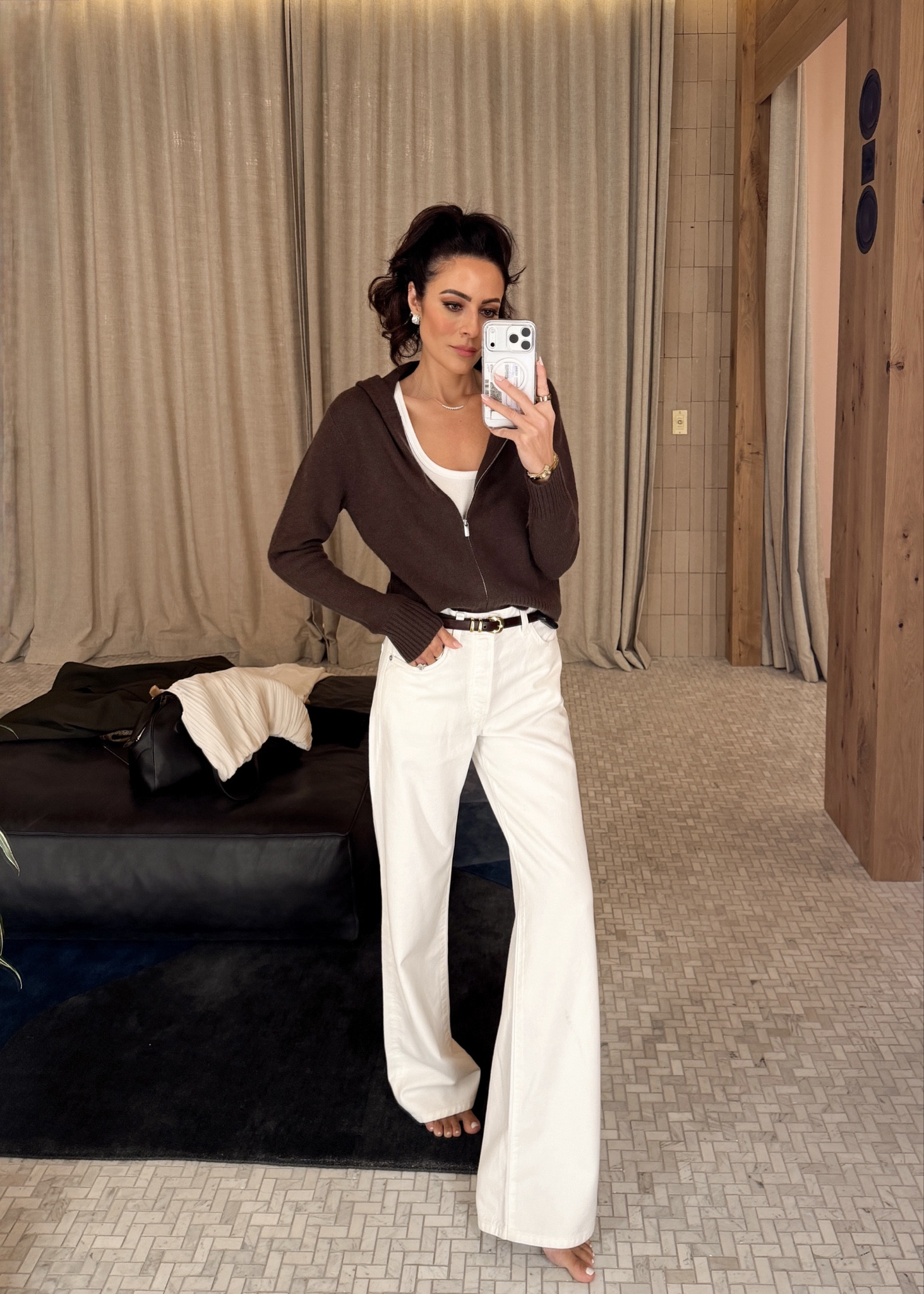 This cashmere sweater is so soft, wearing a size S for fit! Investment but a staple you’ll reach for year round! 🤎
Sweater S
Denim 25 tts 

#LTKSeasonal #LTKOver40