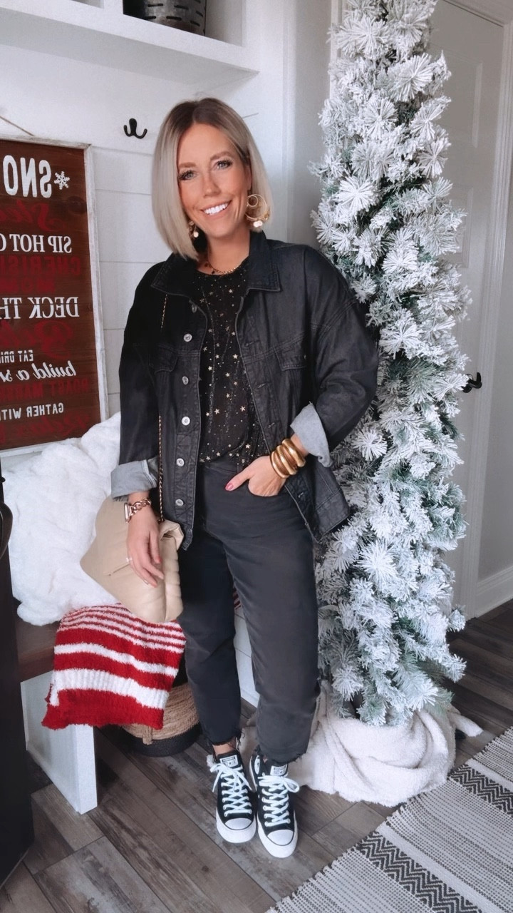 I love this fun @amazon top!!!! So many ways to style it too!!!
⬇️⬇️⬇️
Wearing size small in everything!!
Flare jeans size 2
Cut off jeans size 5

#LTKfindsunder50 #LTKstyletip #LTKover40