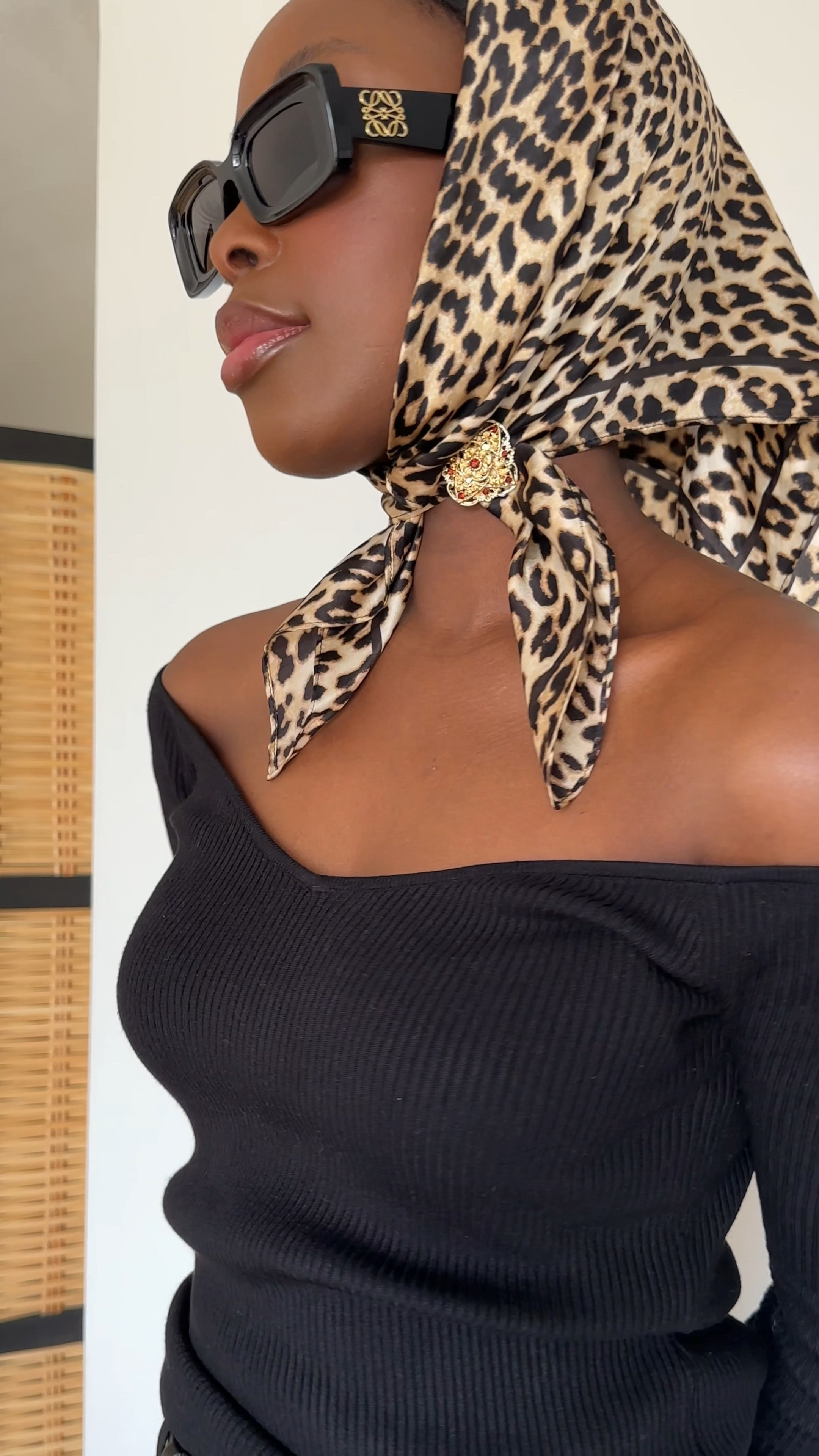Transform your look with this simple yet elegant accessory! Watch our step-by-step guide and master the art of tying a silk scarf 🐆 

#fashiontips #silkscarf #styleguide #fashionhacks #scarfstyling #elegantlook #accessorygoals #fashiontrends #scarftutorial #wardrobeessentials #chicstyle #scarflover

#LTKbeauty #LTKFashionMonth