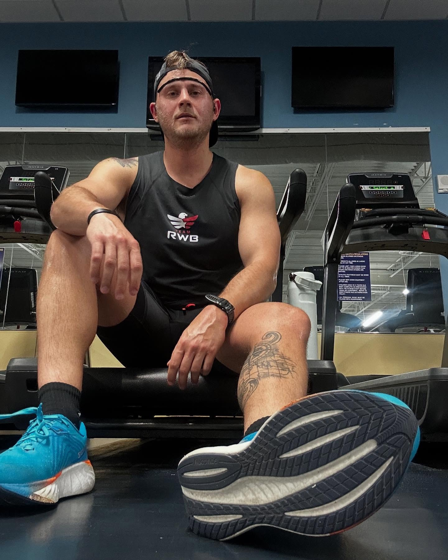 1 entire pepperoni pizza
90 minutes of intervals
10 miles (16 km)

Train the body, train the mind, train the gut

Bad day to be a treadmill.

#runner #athlete #fitness #marathon #training #running #runningmotivation #speedworkout #sweat

#LTKShoeCrush #LTKMens #LTKActive