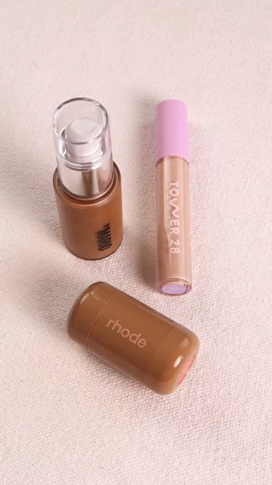 - Rhode Pocket Blush - Spicy Marg 
- ⁠Makeup by Mario Softsculpt Multi-Use Bronzing & Shaping Serum - Light Medium 
- Tower 28 Swipe All-Over Hydrating Serum Concealer - 4.0 DTLA 
 

 #LTKbrasil #LTKbeleza