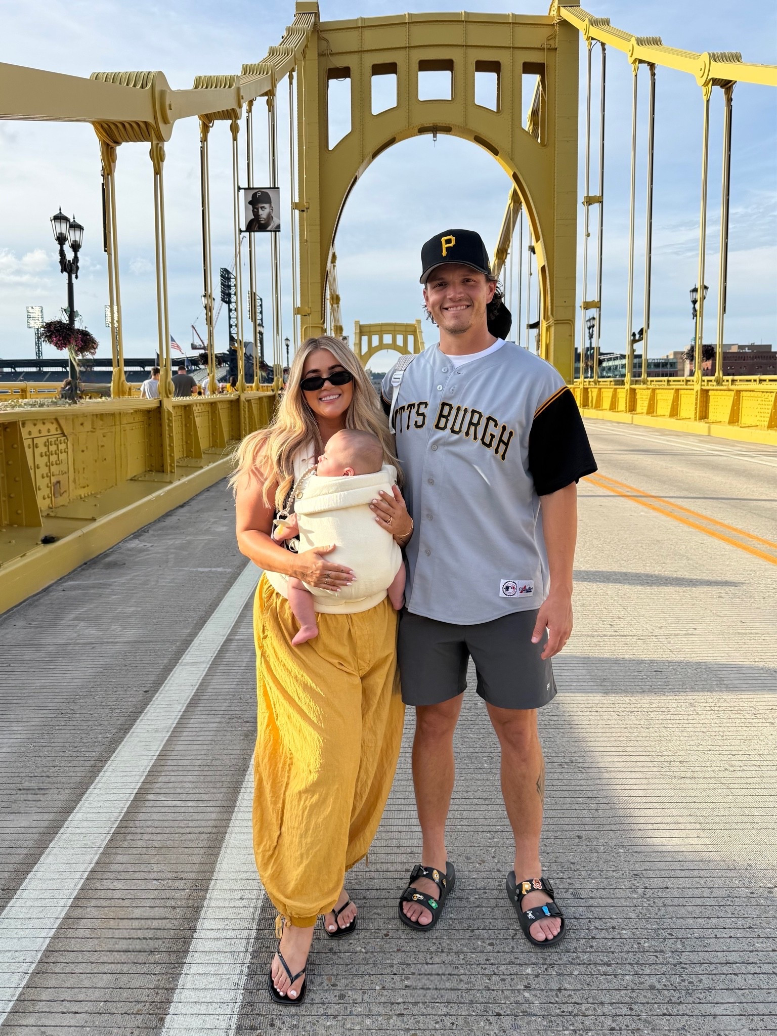 The perfect Pittsburgh fit 🖤💛 
Top — medium 
Pants — XL