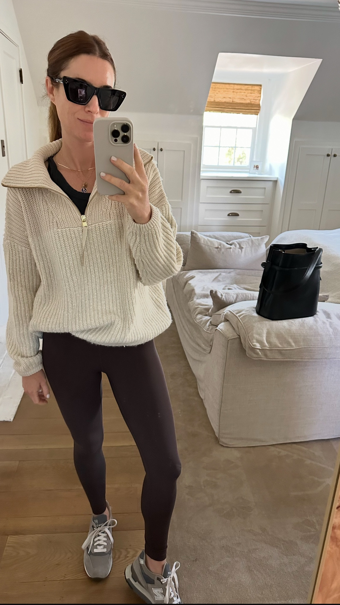Chocolate brown Varley set for my morning workout 🤎 — these leggings have a nice thickness to them, sucking everything in in the best way! So flattering. I took my true size (XS)