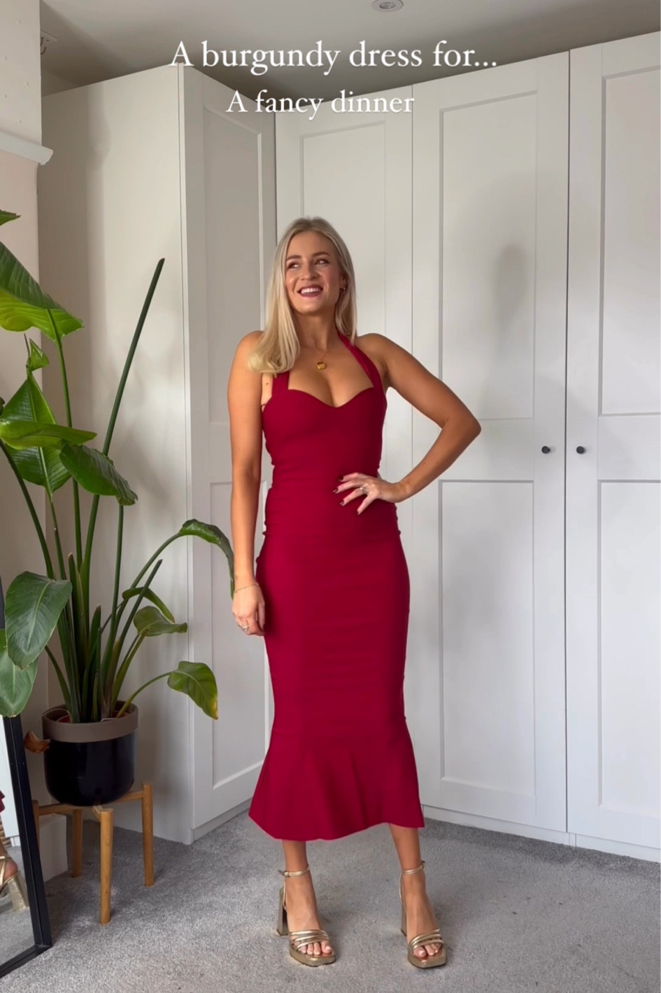 Such a stunning dress for party season!

Red dress, party dresss