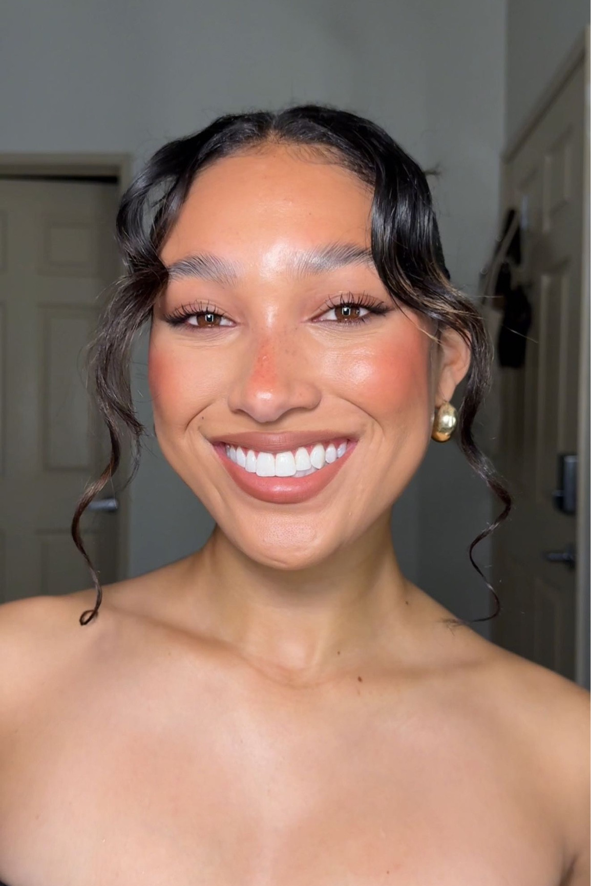 baddie date night makeup for the girls who wanna look cute, hot, bomb, anything🫶🏽

Products 
@iliabeauty moisturizer 
@rarebeauty brow gel 
@rhode barrier butter 
@skkn classic glam eyeshadow palette 
@makeupforever liner in limitless brown 
@itcosmetics matte foundation
@hauslabs concealer 
@dibsbeauty contour stick duo 
@rhode pocket blush in freckle 
@hourglasscosmetics vanishing powder 
@nyxcosmetics butter melt powder blush 
@urbandecaycosmetics all-nighter setting spray 
@fentybeauty hella thicc mascara 
@makeupforever lip liner in wherever walnut 
@kimchichicbeauty stage proof setting spray 
Wine ménage trois if anyone cared 😉