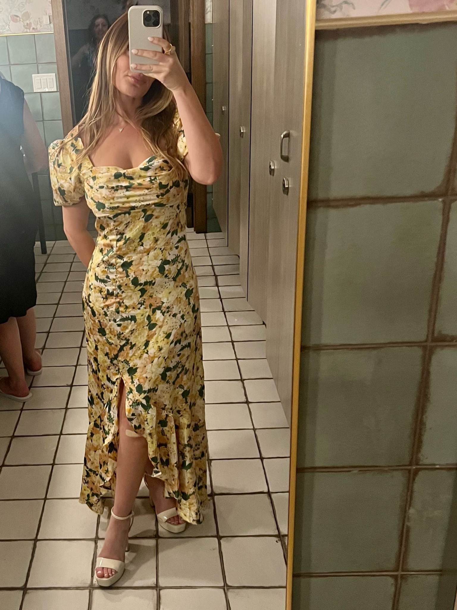 excuse the bandaid on my knee but this Astr the label dress is ICONIC. 💐💐💐 aaaand it’s on SALE!😍

#LTKSale #LTKstyletip #LTKwedding