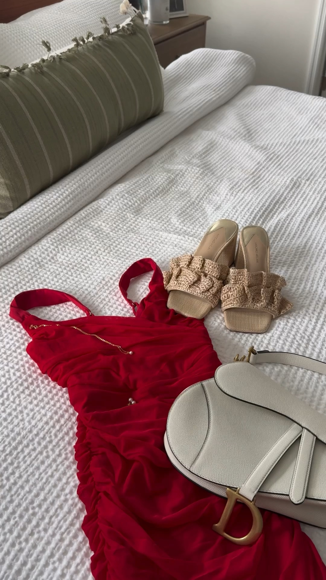 I ALWAYS get compliments when I wear this dress 😍 #RedDressMoment #DateNightOutfit

#LTKFindsUnder50 #LTKItBag #LTKParties