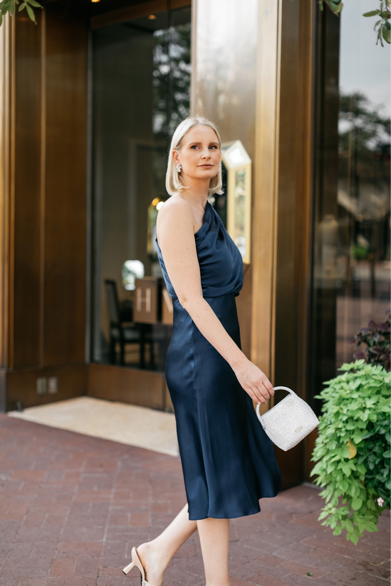 Date night ready in this look from @saks! #saks #sakspartner 

#LTKitbag #LTKparties #LTKwedding