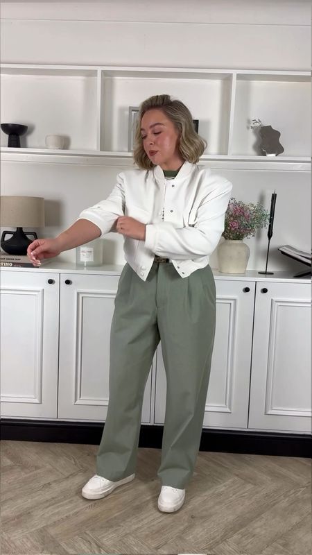 MIDSIZE TROUSER RECOMMENDATION 📢 

I wear an L or XL in these (different sizes for different pairs because of weight fluctuation) and I have them taken up slightly if I wear them with flats (I’m 5ft 2 and a half) 

#LTKmidsize #LTKworkwear #LTKstyletip