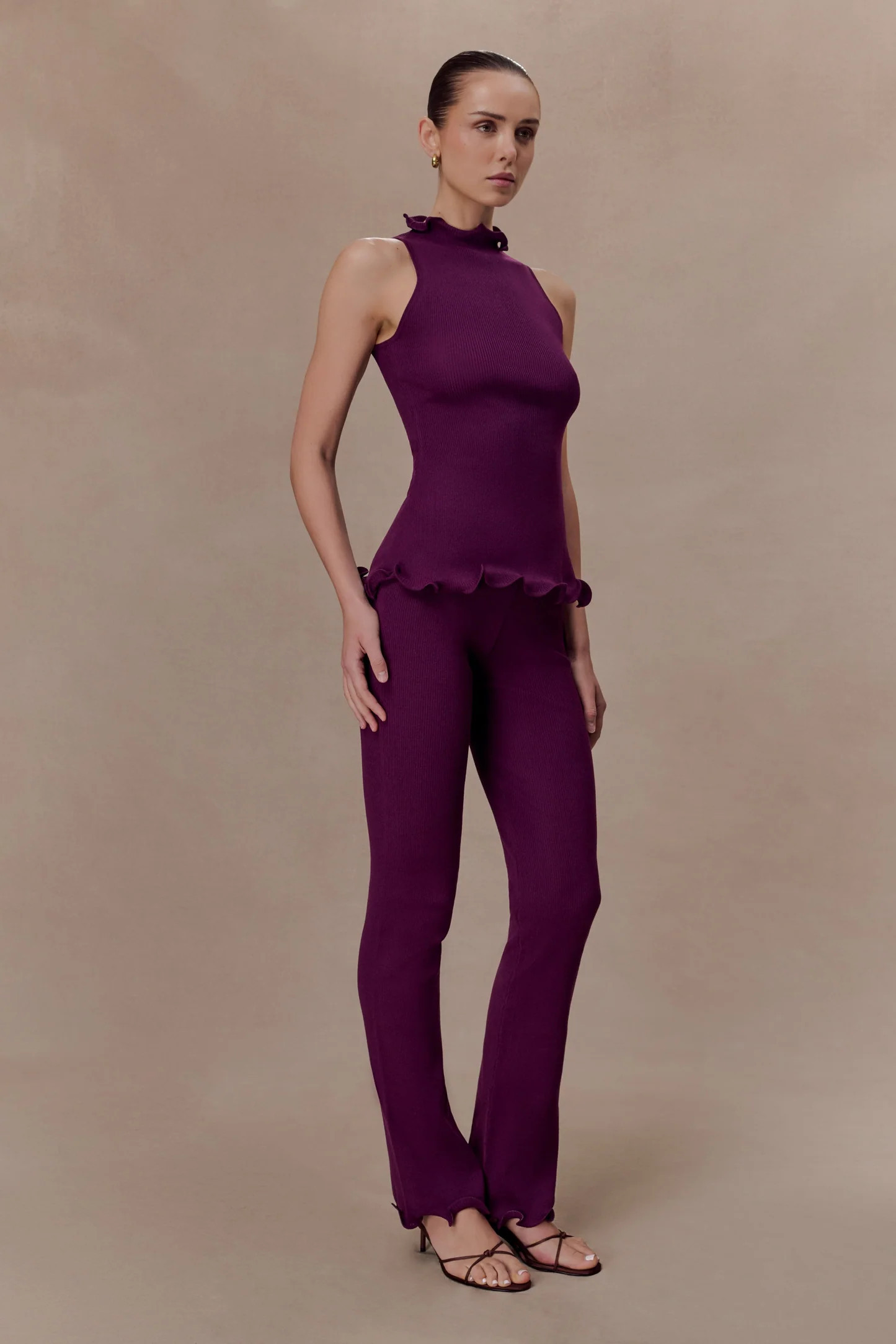 Ribbed Sleeveless Top With Wire Hem - Plum | MESHKI US