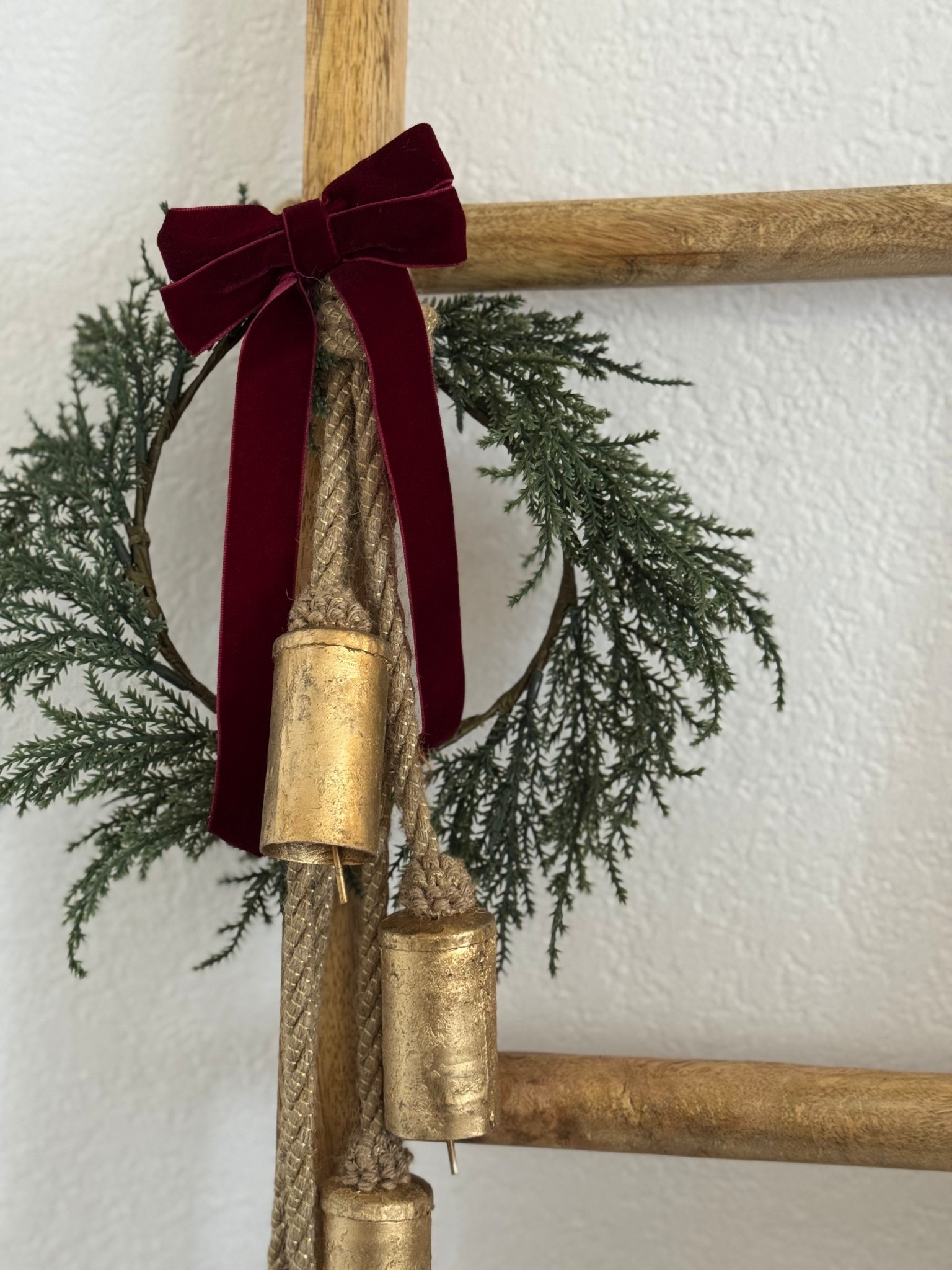 Blanket ladder Christmas decorration

#LTKSeasonal #LTKHome #LTKHoliday