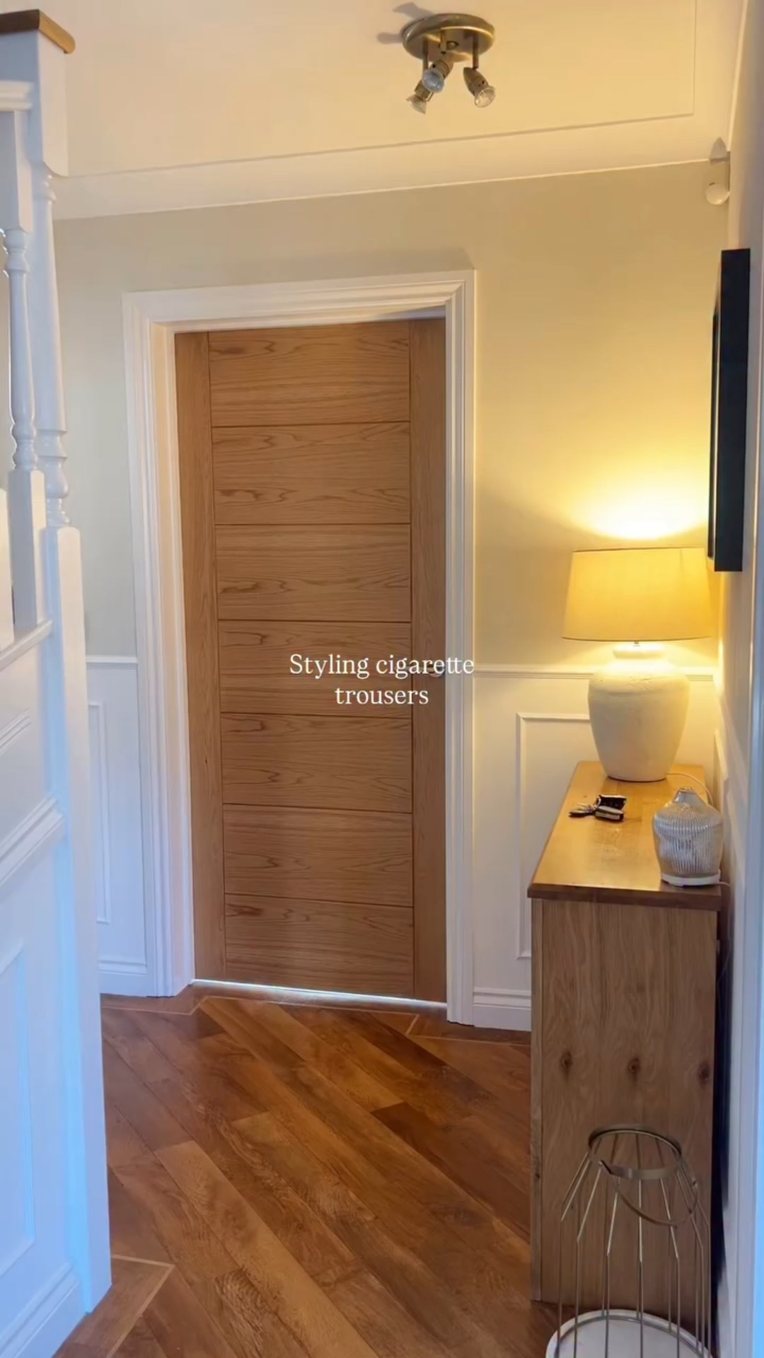 Styling cigarette trousers👩🏼‍💻

Comment ‘LINKS’ below & l’ll send all the outfits straight to your DM’s💌

So I loveee my wide leg trousers but there’s something so elegant about a slim leg trousers!! I’ve been wearing them more and more recently! 

#cigarettetrousers #officeoutfit #officeoutfits #officeootd