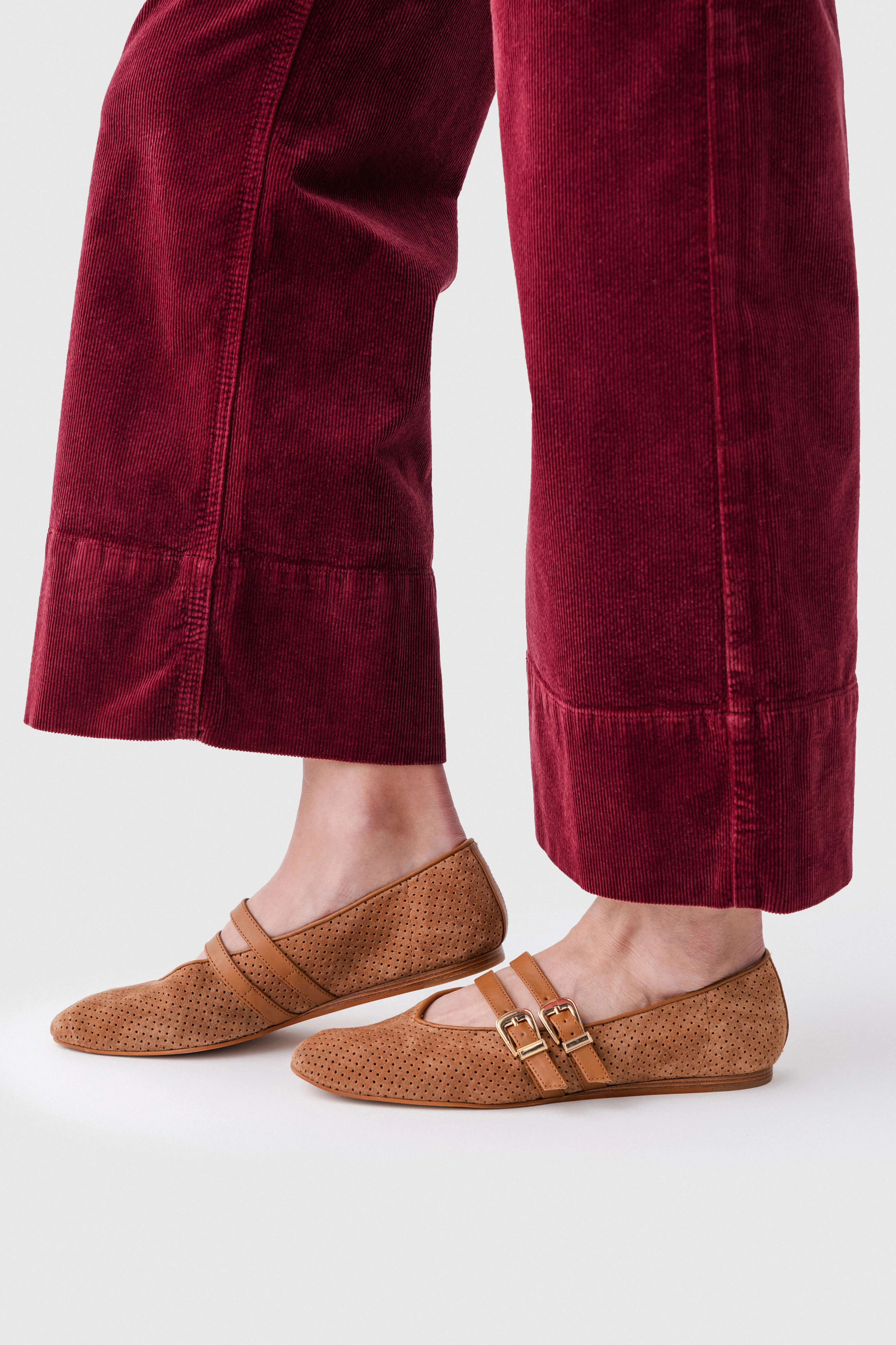 Dolce Vita Baylee Ballet Flats | Social Threads