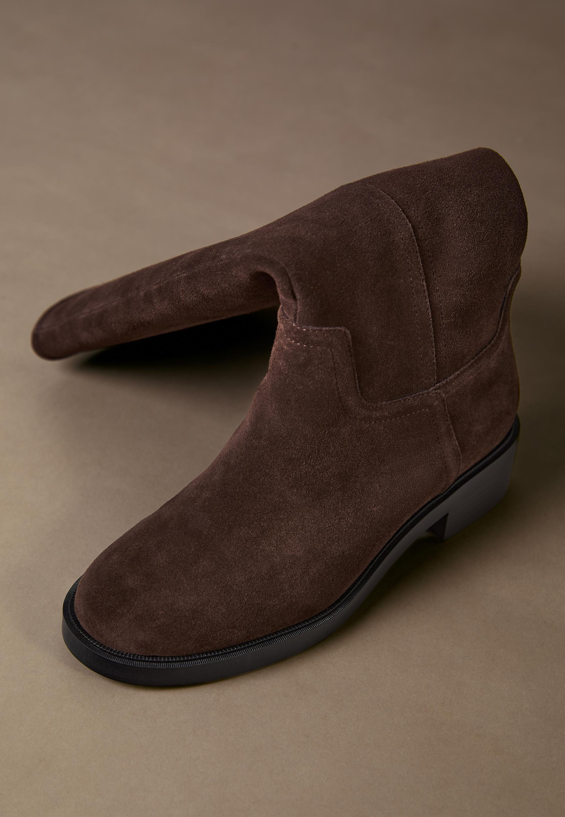 Flat leather riding boot - Women's Leather | Stradivarius United Kingdom | Stradivarius (UK)