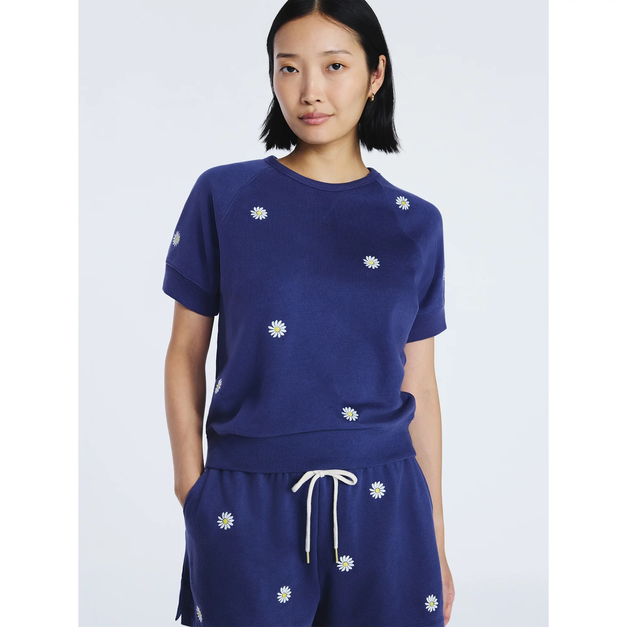 Free Assembly Women's Raglan Sweatshirt with Short Sleeves, Sizes XS-XXL | Walmart (US)