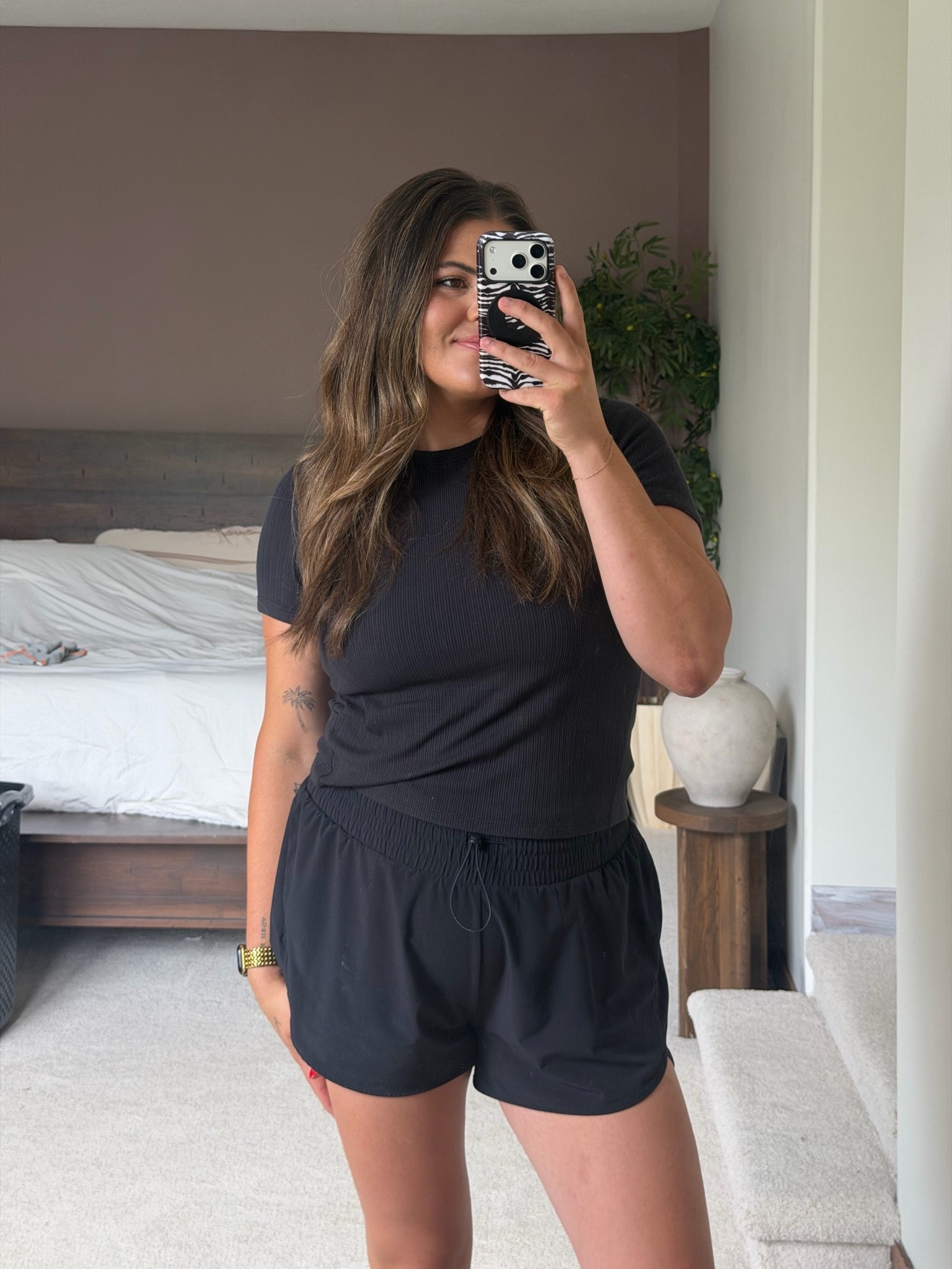 The best workout tee and running shorts - I’ll shout it from the rooftops! ￼

Size large in the @lululemon tee and xl in the @Target shorts