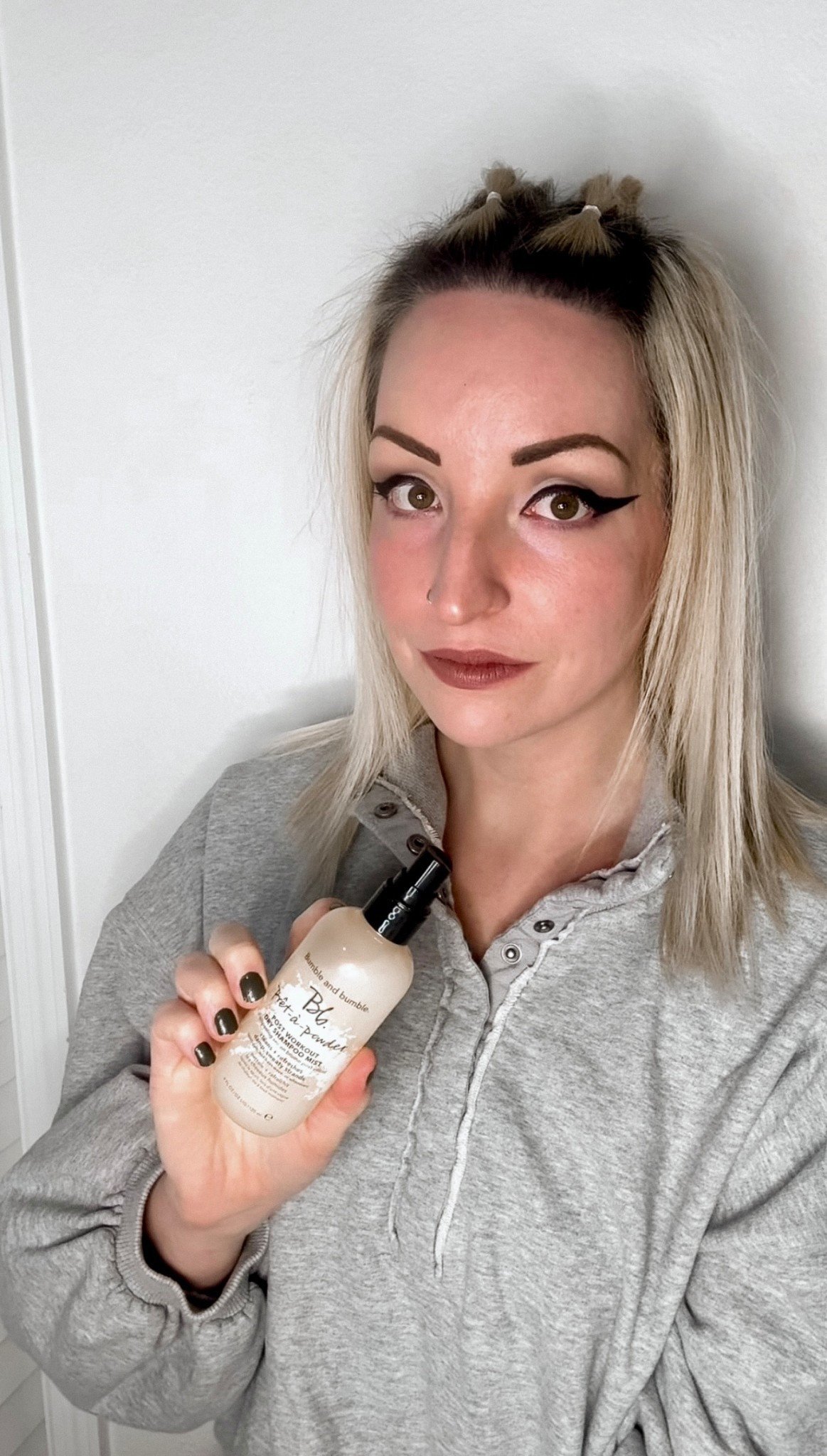 Soft refresh without the full wash 💨✨

I’ve been reaching for the Bumble and bumble Prêt-à-Powder Post Workout Dry Shampoo Hair Mist on gym days and busy mornings. It helps absorb oil, eliminate odor, and revive sweaty roots without any heavy residue or white cast.

If you love a lightweight dry shampoo that actually makes your hair look fresh again, this one is such a good find. Perfect for post-workout hair, second-day hair, or quick touch-ups on the go.

Shop it in my LTK 🤍

#LTKbeauty #dryshampoo #postworkouthair #bumbleandbumble #hairrefresh #seconddayhair #beautyfinds #haircarefavorites 

#LTKSpringSale #LTKActive #LTKdayinmylife