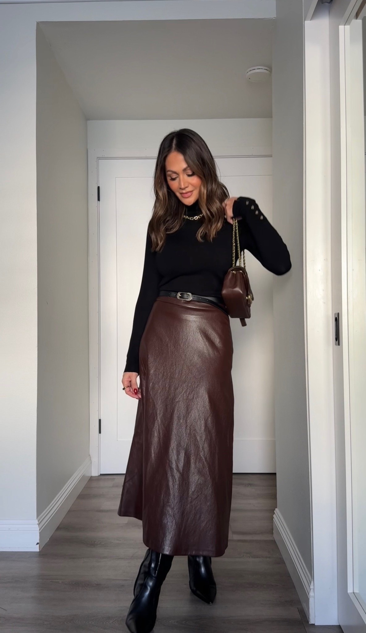 A little faux leather skirt look🤎Top small/skirt XS

#LTKHoliday #LTKGiftGuide #LTKSeasonal