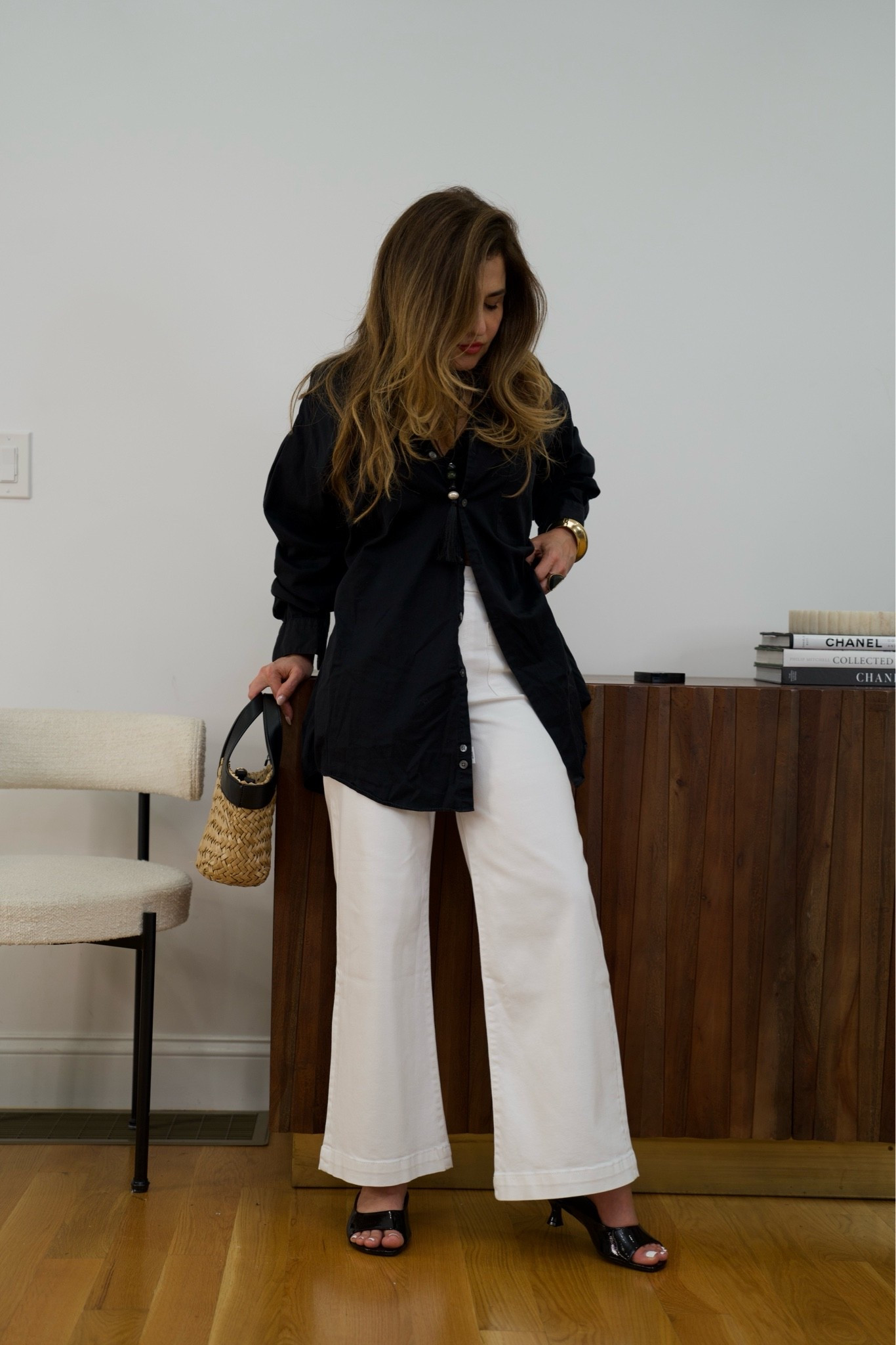 One of the easiest ways to make an outfit look more elevated?
Black and white.
It’s a combination that never feels trendy, never feels dated, and somehow always looks put together.

Linked the shirt, pants, shoes, and accessories here. 🤍

Work outfits, date night outfits, summer outfits, vacation outfits!

#LTKootd #LTKgrwm #LTKPetite
