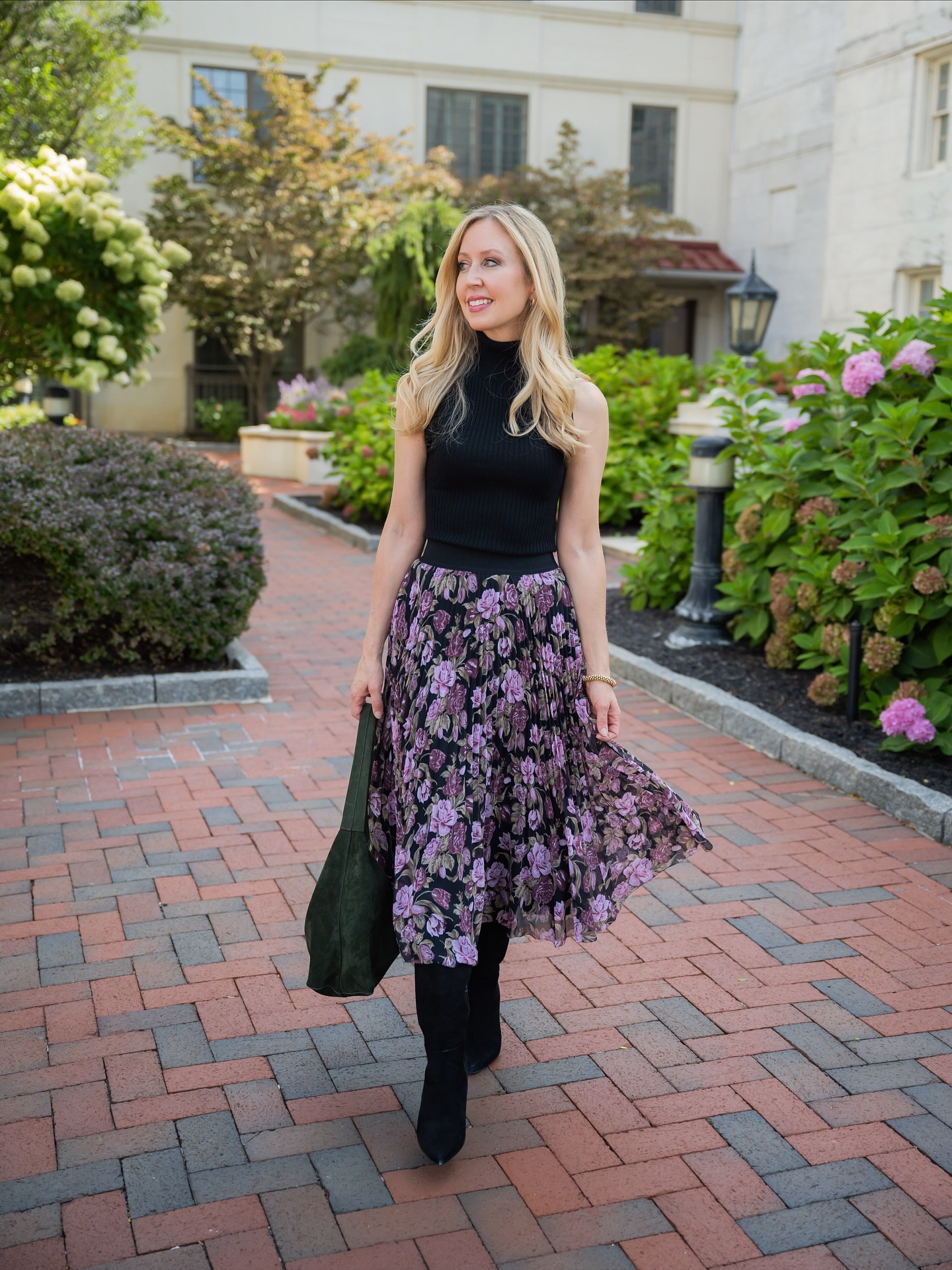Once late September hits, I’m always ready for fall florals 🍂🌸. The moodier colors feel seasonal yet still feminine. This pleated midi skirt is such a good find (not too long for petites!) and makes the whole look feel elevated.
My boots are from @inez - you can take 15% off with TARA15. Jewelry from Monica Vinader- take 20% off with TARATMV



#LTKStyleTip #LTKParties #LTKPetite