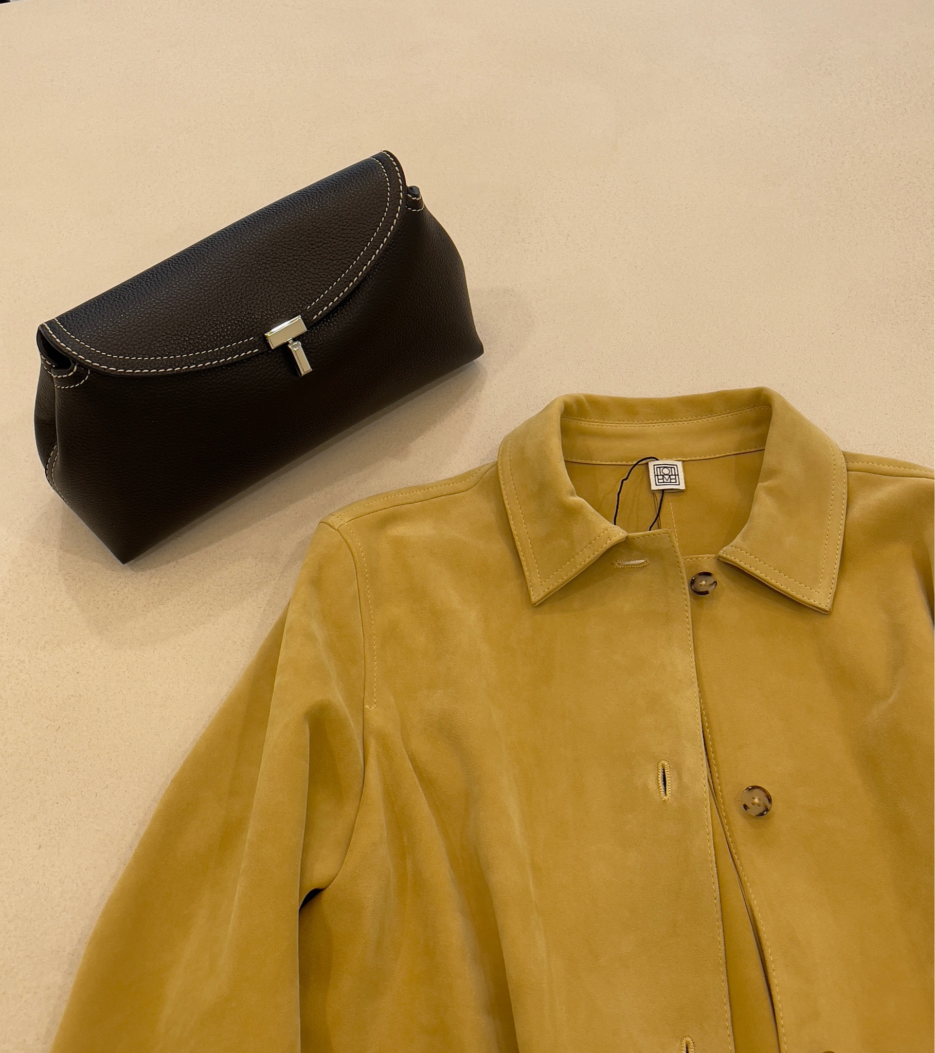 🛒🛒🛒

#toteme #totemebag #totemetlock #토템 #토템가방 #totemesuedeshirt #totemeshirt #totemeleathershirt #토템레더셔츠 #토템스웨이드셔츠 

#LTKkorea #LTKbag #LTKasia