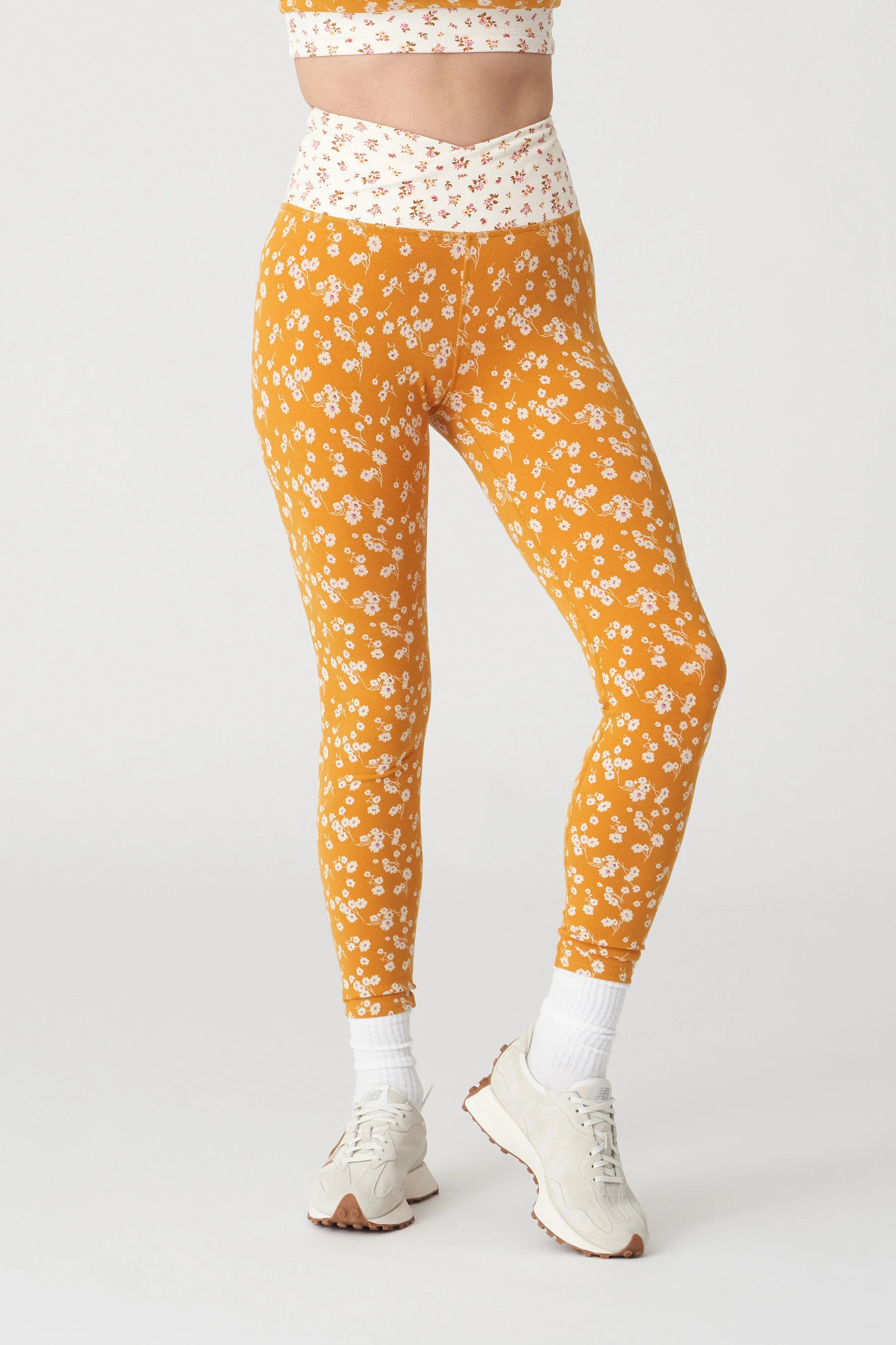 The Rue Crossover Lifestyle Legging | Bandier