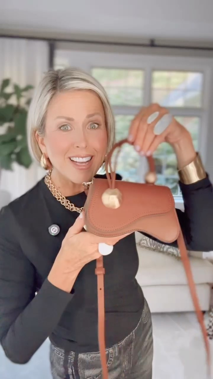 Shopbop’s sale is on now—get 40% off select items through tomorrow! I’m featuring some of my favorites that are perfect for the season, so don’t wait to grab them before they’re gone. 

#ShopbopSale #ShopbopFinds #FashionDeals #StyleFavorites #SeasonalStyle 

 #LTKGiftGuide #LTKOver40 #LTKSaleAlert