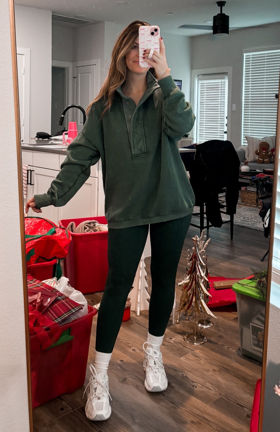 Another aerie fave! 💚
Top//XS (wish it were a small for a tad more length)
Leggings//small short 

Leggings, sweatshirt, lounge, cozy, new balance, sneakers, aerie sale Black Friday 

#LTKCyberWeek #LTKActive #LTKSaleAlert