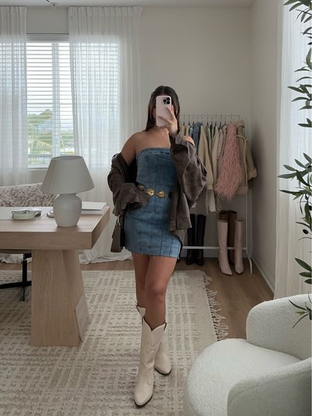 🤠🌵✨🌴

tags: festival season outfit idea, spring outfit inspo, denim strapless dress, oversized princess polly jacket, cowboy boots, gold chain belt 

#LTKFestival #LTKSeasonal