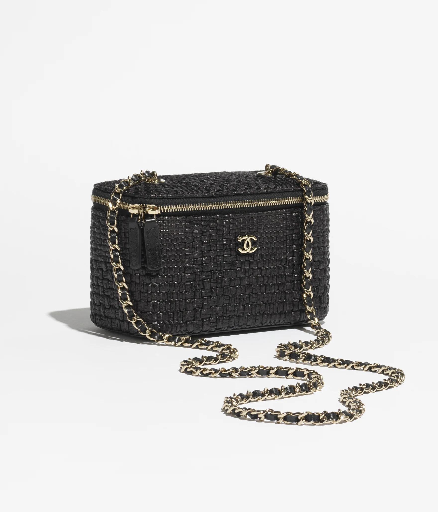 #hash-R19kicld6 {
		object-fit: cover;
		aspect-ratio: auto;
		object-position: top center;Spring... | Chanel, Inc. (US)